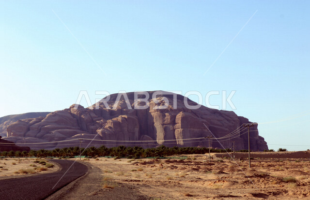 صورة إبداعية لجبل الحوارة في محافظة العلا بالمملكة العربية السعودية ، أماكن سياحية بالسعودية ، معالم تاريخية وأثرية قديمة في بلدة العلا القديمة ، المناطق الصحراوية في محافظة العلا ، المرتفعات الجبلية والتكوينات الصخرية الطبيعية بالعلا