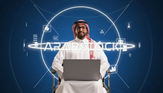 رجل سعودي مع كمبيوتر محمول وهولوجرام رقمي