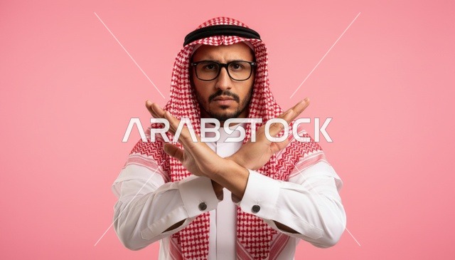 رجل سعودي يقوم بحركة الرفض على خلفية وردية