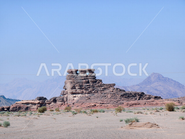 صورة للتكوينات الصخرية في منطقة بجدة نيوم  شمال غرب المملكة العربية السعودية ، مناظر طبيعية خلابة للرمال الذهبية ، جبال ذات تشكيلات صخرية جذابة في تبوك ، معالم حضارية سياحية في المملكة العربية السعودية .