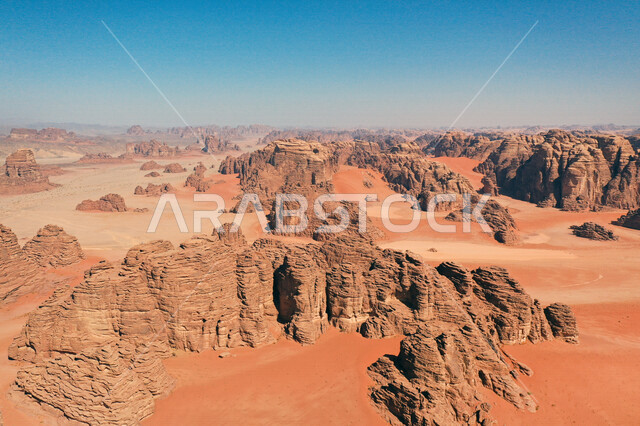صورة للتكوينات الصخرية في منطقة بجدة نيوم  شمال غرب المملكة العربية السعودية ، مناظر طبيعية خلابة للرمال الذهبية ، جبال ذات تشكيلات صخرية جذابة في تبوك ، معالم حضارية سياحية في المملكة العربية السعودية .