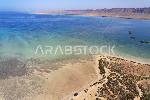 صورة جمالية لجزيرة زُبيدة التي تقع في البحر الأحمر في منطقة تبوك شمال غرب المملكة العربية السعودية، معالم تاريخية سياحية في السعودية، جزيرة زبيدة ، جزر منطقة تبوك، جزر البحر الأحمر، المرتفعات الجبلية، السياحة في السعودية، وجهة سياحية فاخرة