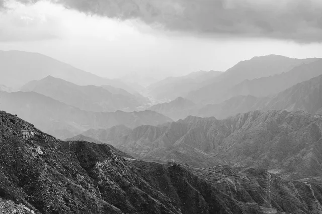 Monochrome Mountain Peaks in Misty Atmospheric Landscape