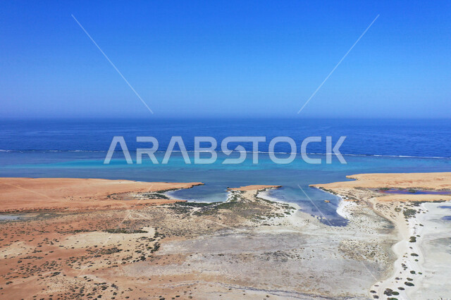 صورة جمالية لجزيرة زُبيدة التي تقع في البحر الأحمر في منطقة تبوك شمال غرب المملكة العربية السعودية ، معالم تاريخية سياحية في السعودية ، جزيرة زبيدة ، جزر منطقة تبوك ، جزر البحر الأحمر، السياحة في السعودية، وجهة سياحية فاخرة