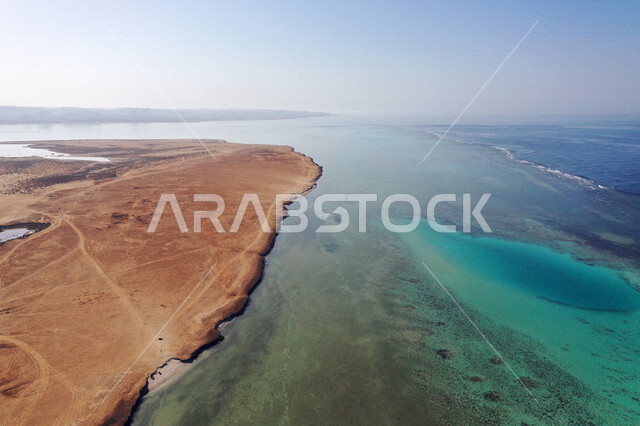 صورة جمالية لجزيرة زُبيدة التي تقع في البحر الأحمر في منطقة تبوك شمال غرب المملكة العربية السعودية ، معالم تاريخية سياحية في السعودية ، جزيرة زبيدة ، جزر منطقة تبوك ، جزر البحر الأحمر، السياحة في السعودية، وجهة سياحية فاخرة