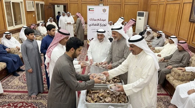 Kuwaiti Men Distributing Eid Al-Adha Meat in Diwaniya