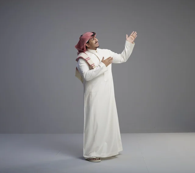 Saudi Man in Traditional Dress Gesturing in Studio