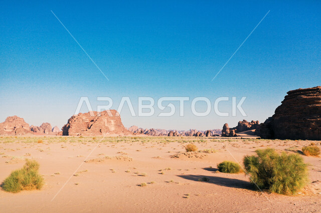 صورة للتكوينات الصخرية في منطقة بجدة نيوم  شمال غرب المملكة العربية السعودية ، مناظر طبيعية خلابة للرمال الذهبية ، جبال ذات تشكيلات صخرية جذابة في تبوك ، معالم حضارية سياحية في المملكة العربية السعودية .