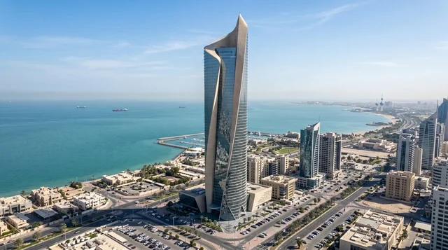 برج الحمراء وأفق مدينة الكويت من الأعلى