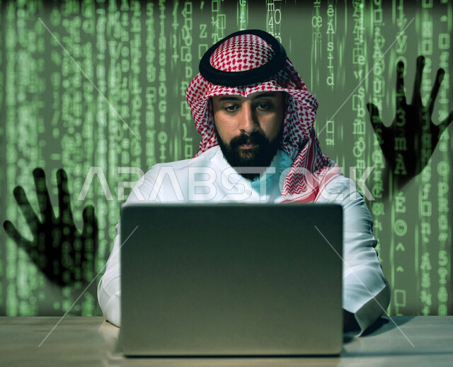 رجل عربي  خليجي سعودي يعمل على حماية الحاسوب المحمول من الهجمات الالكترونية ، خلفية للغات البرمجة بتقنية ثلاثية الأبعاد ، مطور ويب يعمل على تطوير و بناء المواقع والتطبيقات الالكترونية ، حماية الحاسوب و أمن تكنولوجيا المعلومات