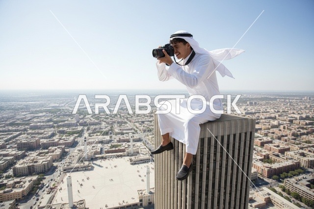مصور سعودي يلتقط صورا من قمة ناطحة سحاب