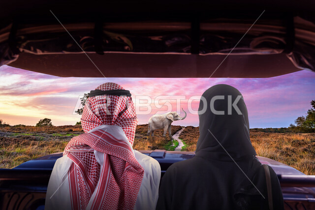 سياح عرب خليجيون سعوديون في إحدى المنتجعات السياحية في السعودية , رحلة إلى محميات طبيعية , أنشطة الحدائق الصحراوية في الرياض , فعاليات موسم الرياض , أنشطة ترفيهية سياحية , استكشاف الحياة البرية , قضاء أوقات ممتعة في الإجازة الصيفية .