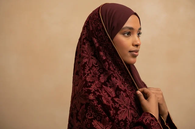 Somali Woman in Traditional Burgundy Velvet Dirac