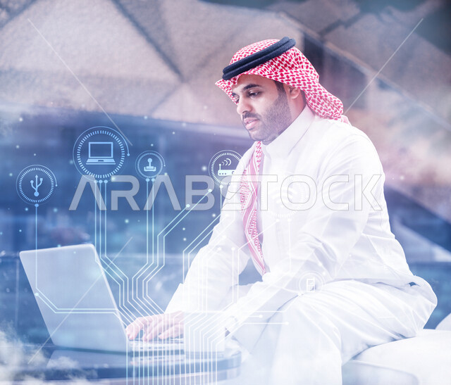 رجل عربي خليجي سعودي يستخدم جهاز الحاسوب المحمول لتطوير شبكة الحاسوب والانظمة البرمجية ، مهندس برمجيات يعمل على تطوير تقنيات الحاسوب ،تطوير تطبيقات الحاسوب ، تكنولوجيا المعلومات ، خلفية لشبكة التكنولوجيا وايقونات الحاسوب