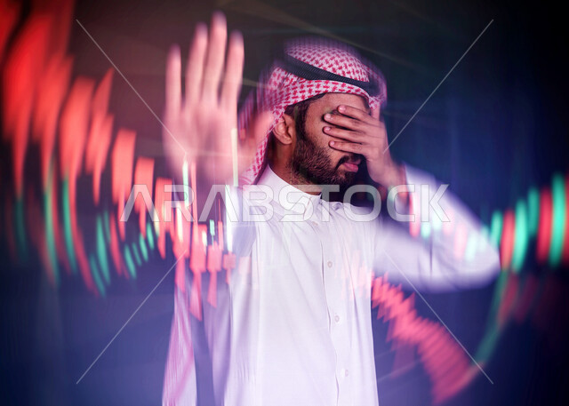 رجل عربي خليجي سعودي يرفع كف يده لاعلى للتوقف بايماءات وتعابير وجه ويد تدل على الفشل والخسارة ، الخسارة في البورصة ، أزمة مالية ، انهيار السوق المالي ، صفقة غير ناجحة ، خلفية للمخطط المالي