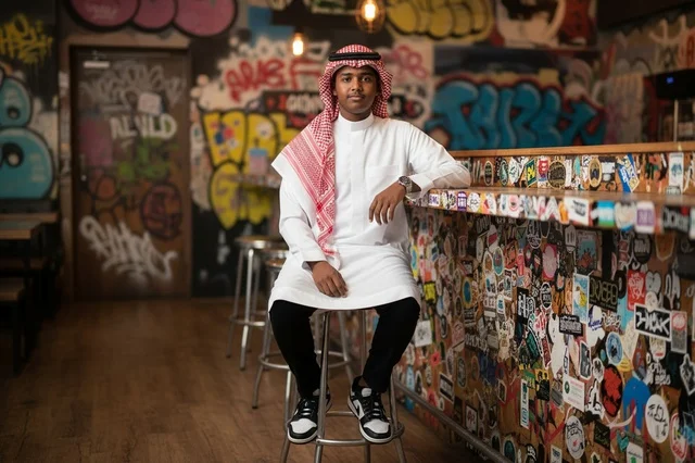 Saudi Man in Traditional Thobe at Urban Graffiti Cafe