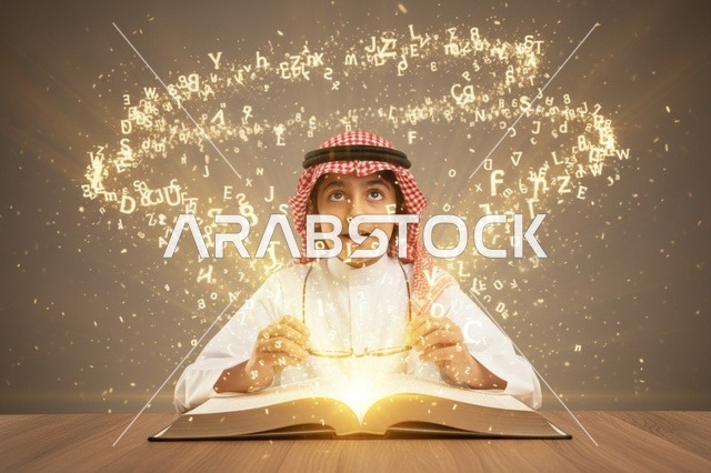 طفل سعودي بالثوب يقرأ كتاب الحروف المتوهج