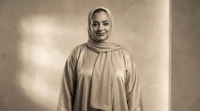 امرأة سعودية بالعباءة التقليدية بورتريه سيبيا