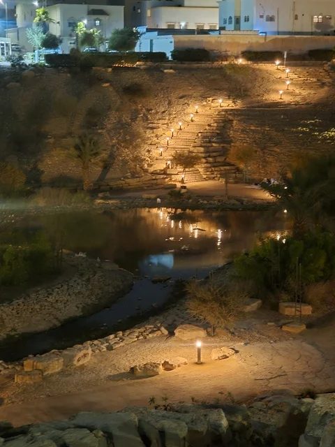 مشروع وادي الرياض الخضراء ليلا بالسعودية