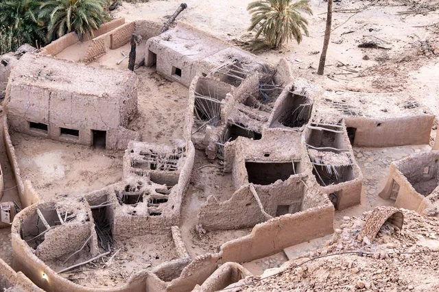 أطلال البيوت الطينية في سكاكا الجوف لقطة جوية