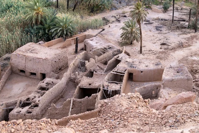 مباني طينية تراثية مهجورة في سكاكا الجوف