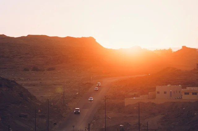 طريق صحراء سكاكا الجوف وقت الغروب