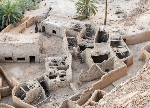 أنقاض طينية قديمة في سكاكا الجوف منظر جوي