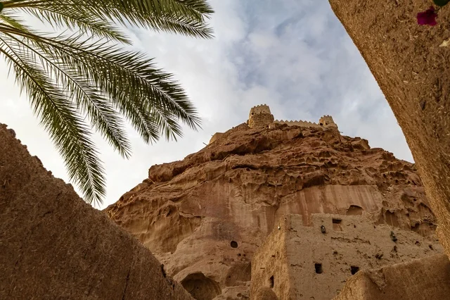 معالم قلعة زعبل التاريخية في سكاكا الجوف السعودية