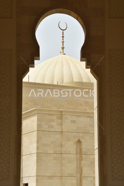 صورة مقربة لقبة مسجد بالمملكة العربية السعودية، التصميم الهندسي المعماري المميز، العبادة والتقرب الى الله، قبة المسجد، الفن الاسلامي المعماري في السعودية