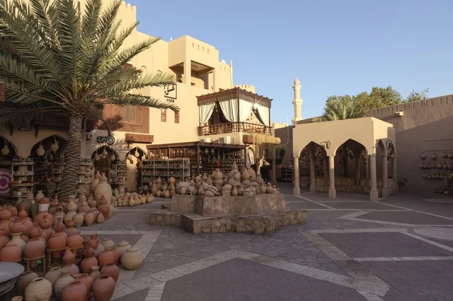 الفخار التقليدي في سوق نزوى التراثي سلطنة عمان