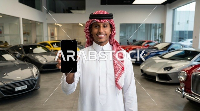 رجل سعودي يحمل هاتف ذكي بشاشة فارغة
