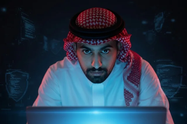 مبرمج سعودي يعمل في مجال الأمن السيبراني والاختراق