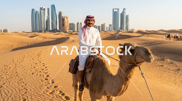 رجل إماراتي يركب جملاً أمام ناطحات سحاب مدينة أبوظبي