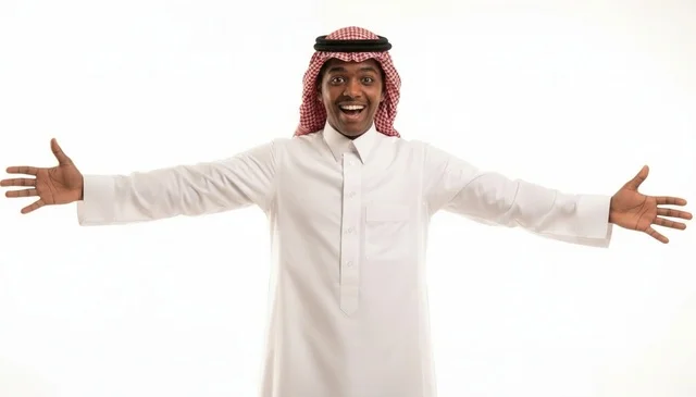 رجل سعودي متحمس يفتح ذراعيه على خلفية بيضاء استوديو