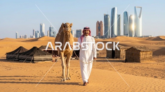 رجل سعودي مع جمل في الصحراء أمام أفق مدينة الرياض