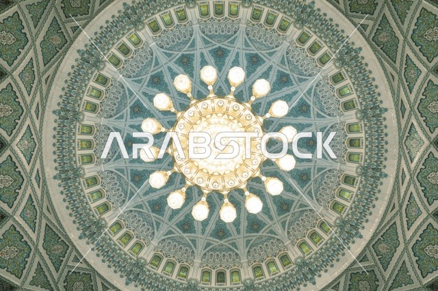 قبة وثريا جامع السلطان قابوس الأكبر في مسقط عمان