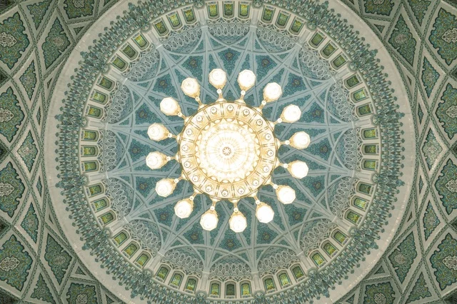 قبة وثريا جامع السلطان قابوس الأكبر في مسقط عمان