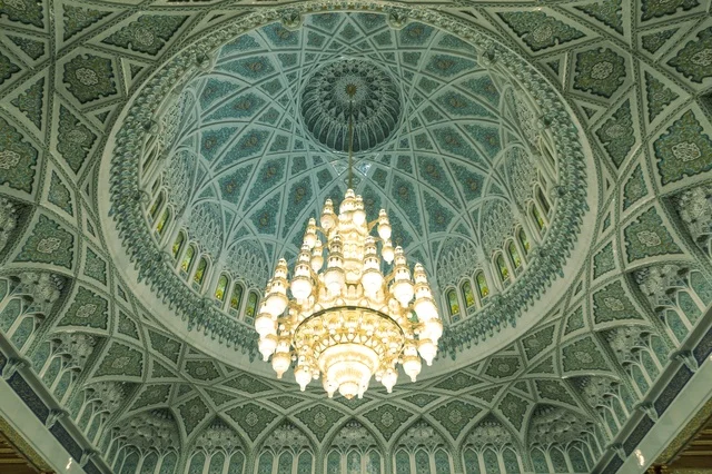 قبة وثريا جامع السلطان قابوس الأكبر عمان