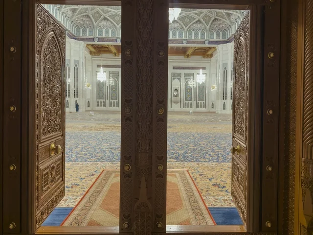 التصميم الداخلي لجامع السلطان قابوس الأكبر في عمان
