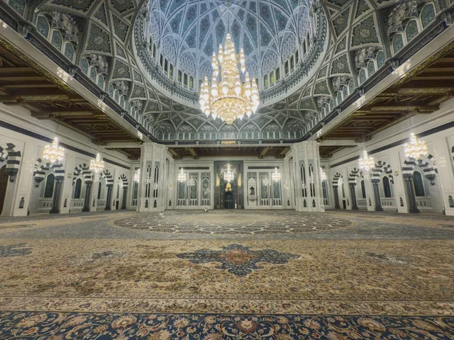 التصميم الداخلي والثرية لجامع السلطان قابوس الأكبر