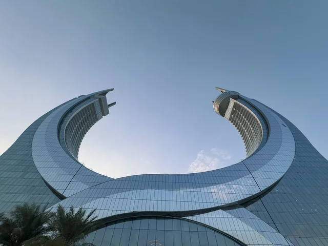 أبراج كاتارا المعمارية الحديثة في لوسيل الدوحة قطر