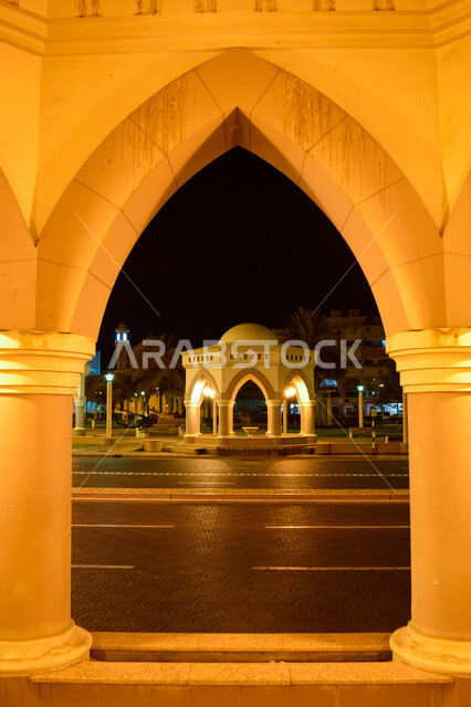 صورة ليلية لاحدى الاماكن العامة في مدينة العين بأبوظبي بدولة الامارات العربية المتحدة، اماكن الجلوس بالحدائق العامة، جلسات ترفيهية في احد الحدائق، السياحة في الإمارات