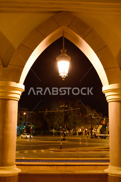 صورة ليلية لاحدى الاماكن العامة في مدينة العين بأبوظبي بدولة الامارات العربية المتحدة، اماكن الجلوس بالحدائق العامة، جلسات ترفيهية في احد الحدائق، السياحة في الإمارات