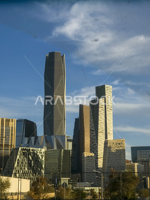 صورة لمركز الملك عبدالله المالي ( كافد ) في الرياض بالمملكة العربية السعودية ، أبراج وناطحات السحاب في الرياض ، السياحة في السعودية ، المعالم السياحية المشهورة في الرياض ، الفن الهندسي المعماري بالسعودية 