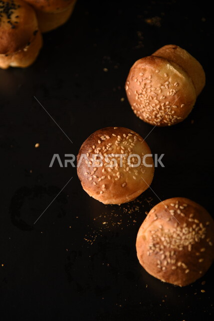 Variety of Delicious Hot Bakery, Fresh Popular Bakery, Bakery and Pastry, Stuffed Hollow Cake Discs, Delicious Food, Black Background
