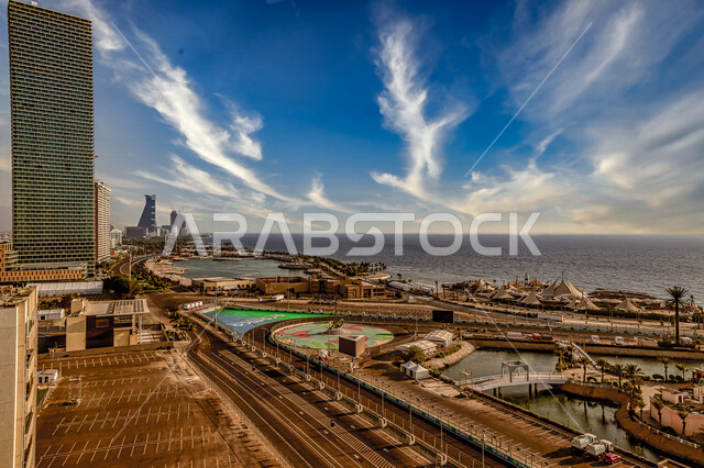 صورة جمالية لكورنيش جدة المطل على ساحل البحر الاحمر في المملكة العربية السعودية ، الفنادق وناطحات السحاب المطلة على البحر ، الحدائق والمتنزهات ، السياحة في المملكة العربية السعودية