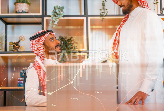 رجلان أعمال عربيان خليجيان سعوديان يعملان في شركة سعودية ، رسوم بيانية إحصائية للبورصة المالية ، تطوير الشراكات و المشاريع الاقتصادية ، الربح الاقتصادي ، الأسهم المالية للمشاريع التطويرية