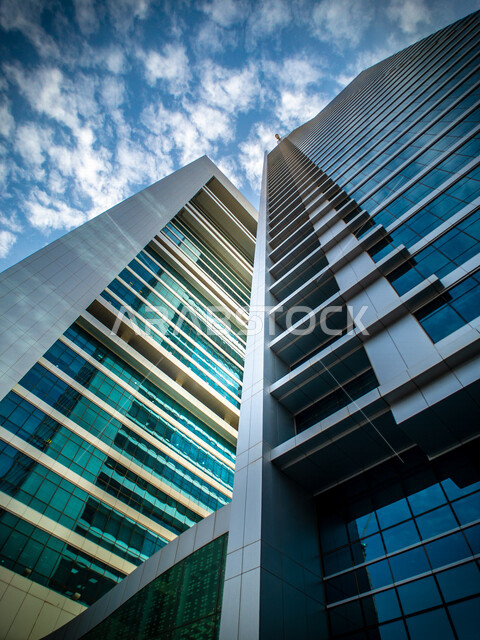 صورة ابداعية لأبراج العليا في مدينة الرياض بالمملكة العربية السعودية، الأبراج وناطحات السحاب، معالم الرياض المشهورة، الفن الهندسي المعماري، السياحة في السعودية