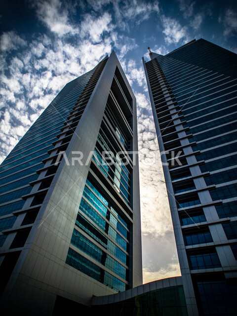 صورة ابداعية لأبراج العليا في مدينة الرياض بالمملكة العربية السعودية، الأبراج وناطحات السحاب، معالم الرياض المشهورة، الفن الهندسي المعماري، السياحة في السعودية