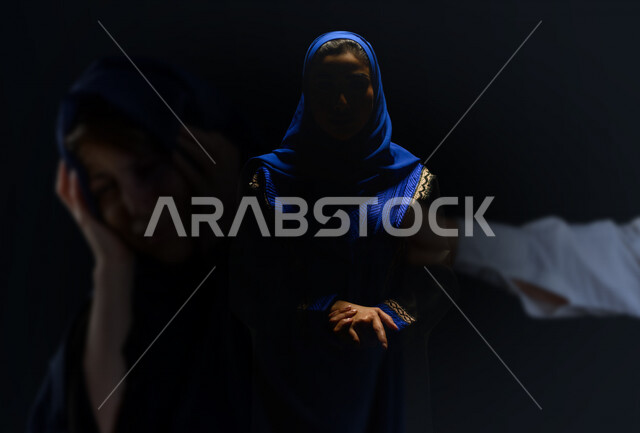 إمرأة عربيه سعودية خليجيه تتعرض للعنف الجسدي ، اوقفو العنف ضد المرأه ، انهاء العنف ضد النساء ، 25 نوفمبر, اليوم العالمي للقضاء على العنف ضد النساء، كدمات جسدية 